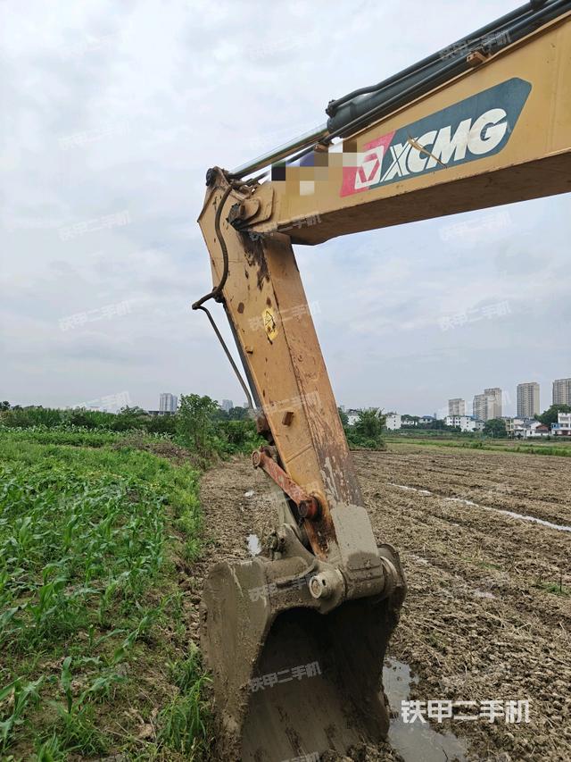 小臂整体左后(工作和回转装置) 小臂整体左后(工作和回转装置)