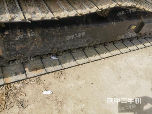 单侧履带整体(整机外观) 单侧履带整体(整机外观)