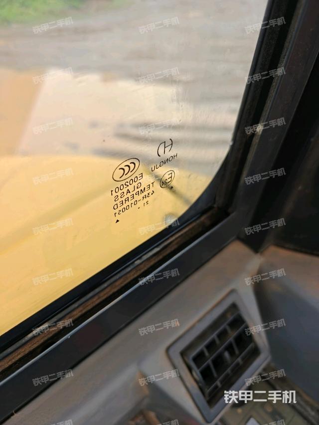 后窗玻璃角标（驾驶室部分）