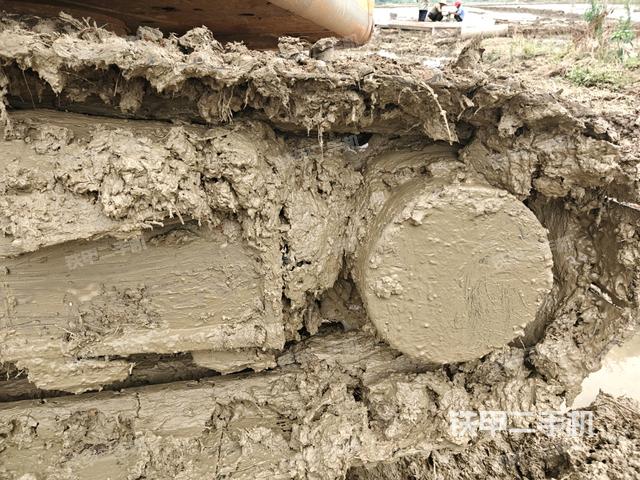 右驱动轮(行走机构) 右驱动轮(行走机构)