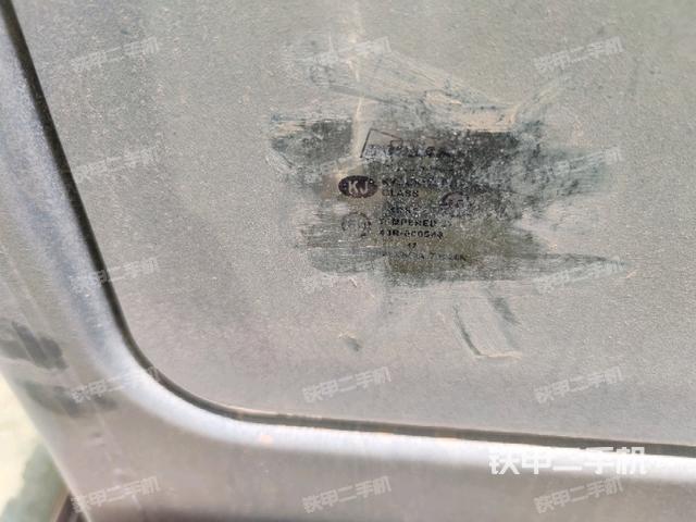 后窗玻璃角标（驾驶室部分）