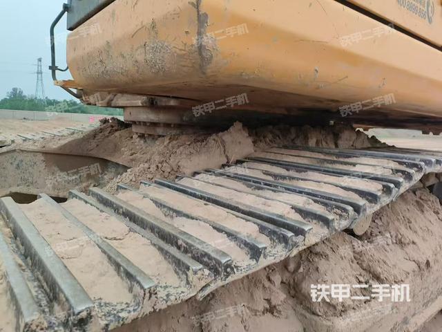 驾驶室整体(整机外观) 驾驶室整体(整机外观)