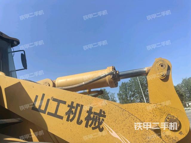 鏟斗油缸側(cè)面(工作裝置) 鏟斗油缸側(cè)面(工作裝置)