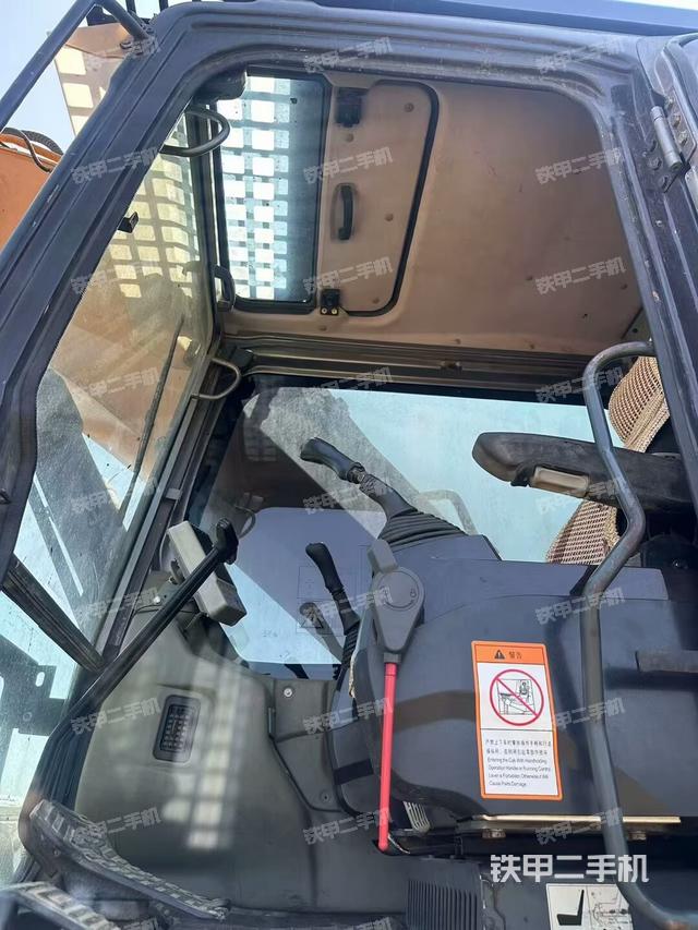 驾驶室整体(整机外观) 驾驶室整体(整机外观)