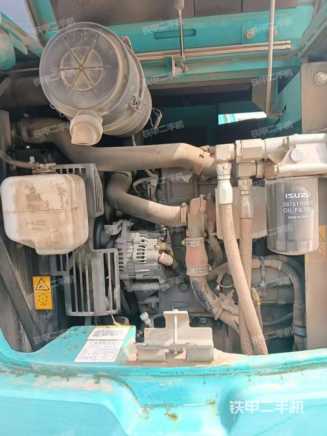 液压泵舱室正面整体(整机外观) 液压泵舱室正面整体(整机外观)