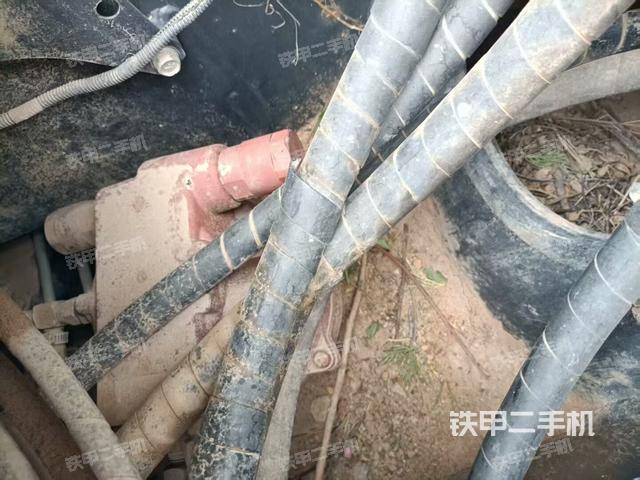 回转马达和主控阀（整机外观）