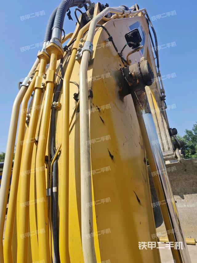 大臂背部俯视(工作和回转装置) 大臂背部俯视(工作和回转装置)