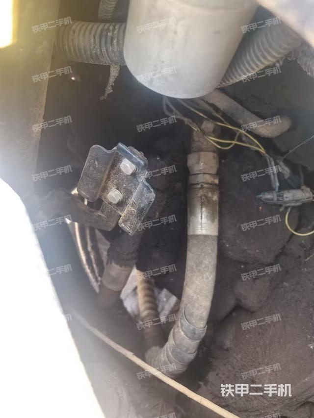 液壓泵艙室正面整體(整機(jī)外觀) 液壓泵艙室正面整體(整機(jī)外觀)