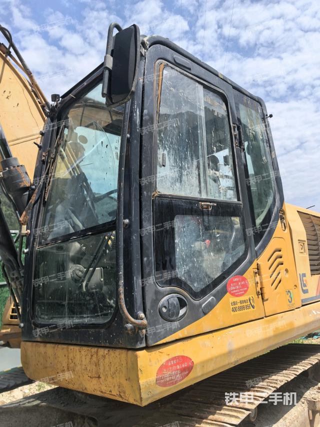 驾驶室左前45度(驾驶室部分) 驾驶室左前45度(驾驶室部分)