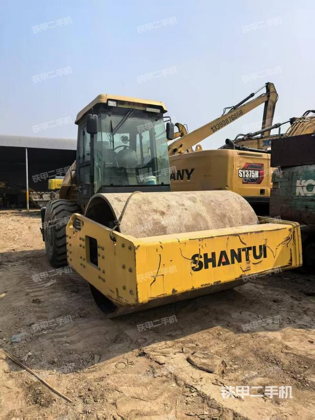 整机右侧（设备外观及核心部件）