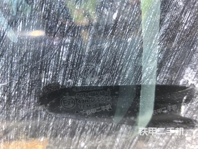 后窗玻璃角标(驾驶室部分) 后窗玻璃角标(驾驶室部分)