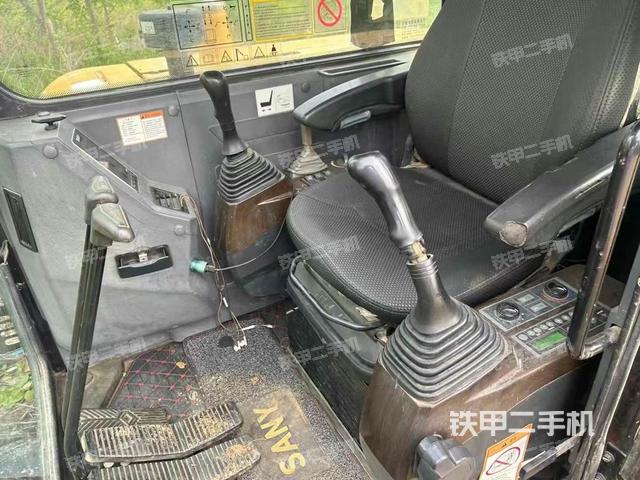 驾驶室整体（整机外观）