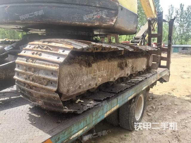 單側(cè)履帶整體(整機(jī)外觀) 單側(cè)履帶整體(整機(jī)外觀)