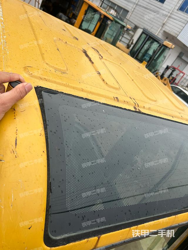 驾驶室顶部（整机外观）