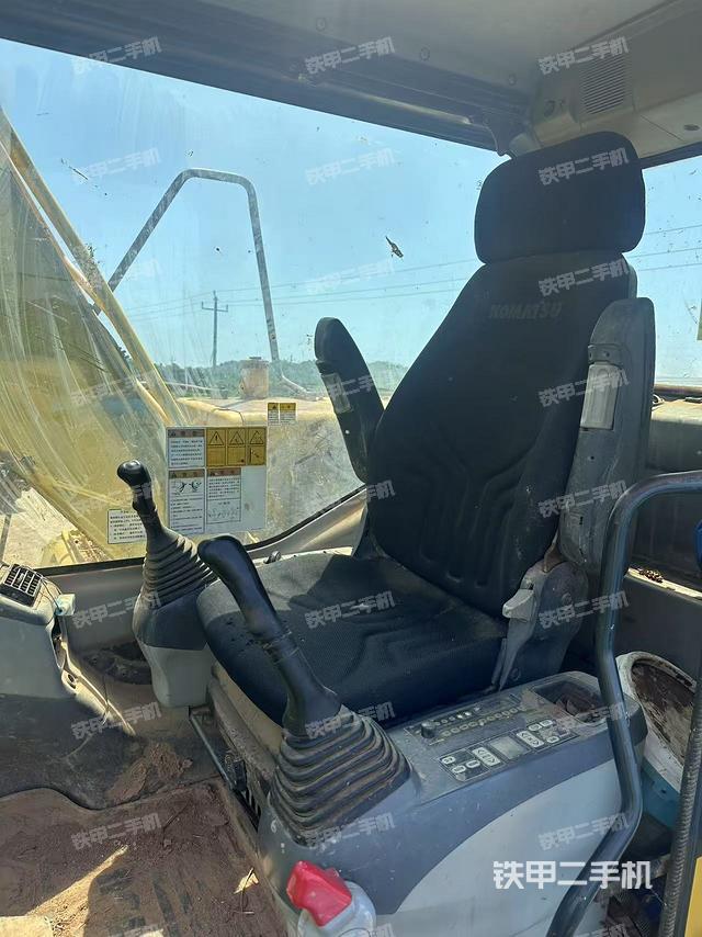 驾驶室整体(整机外观) 驾驶室整体(整机外观)