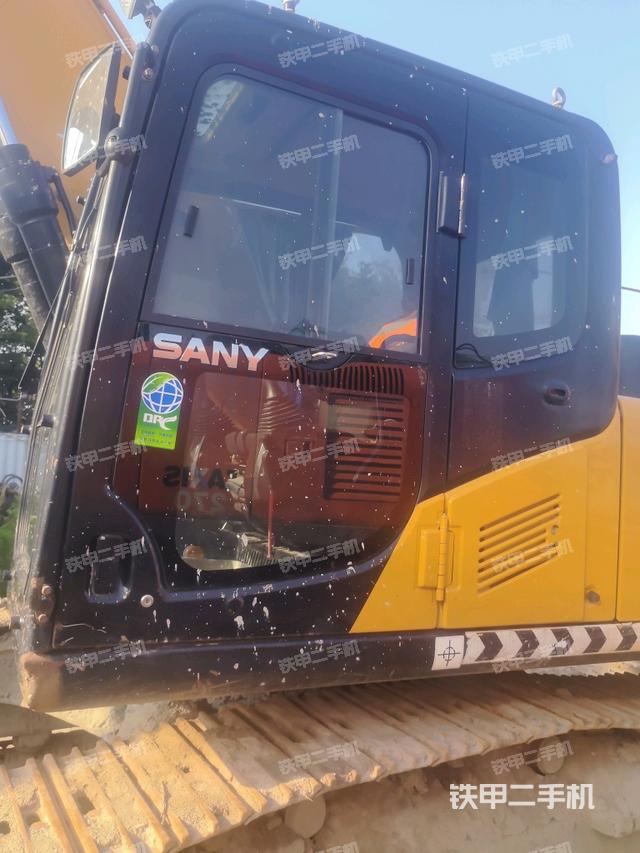 驾驶室正侧(驾驶室部分) 驾驶室正侧(驾驶室部分)