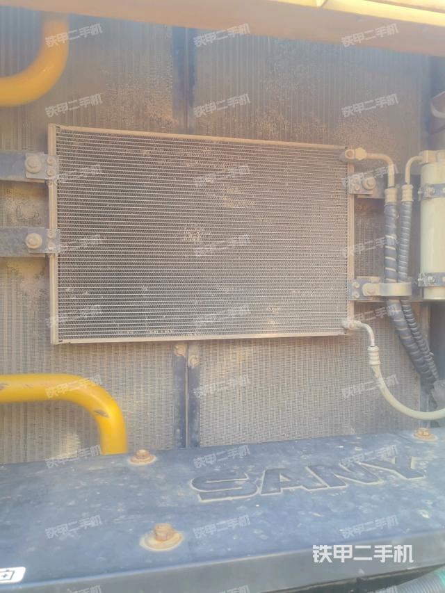 散热器正面(大件舱室) 散热器正面(大件舱室)