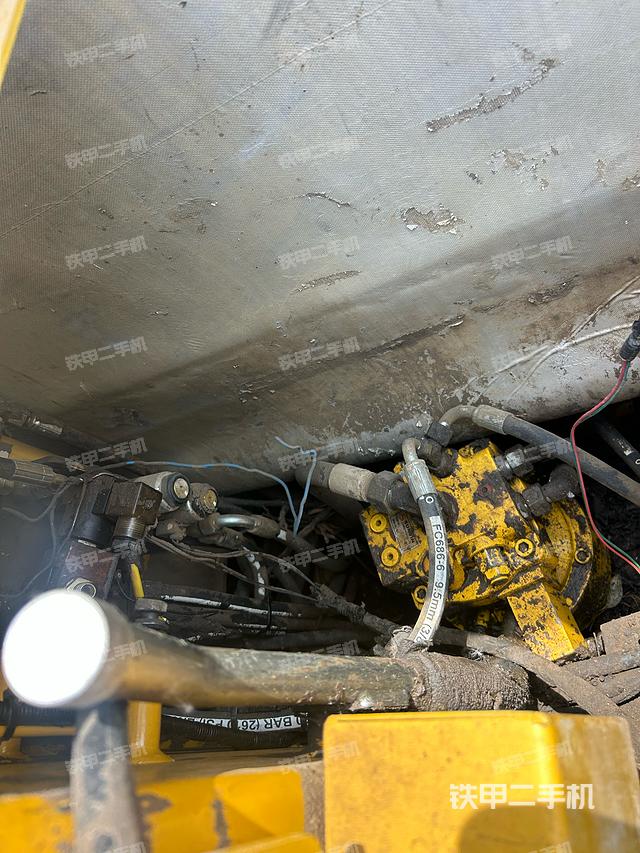 回转马达和主控阀（整机外观）