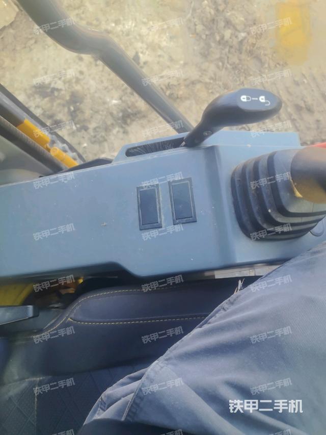 座椅左侧控制台/音响/含左手柄(驾驶室部分) 座椅左侧控制台/音响/含左手柄(驾驶室部分)