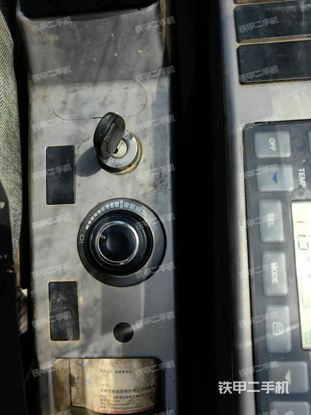 座椅右侧控制台/钥匙门/油门/含右手柄(驾驶室部分) 座椅右侧控制台/钥匙门/油门/含右手柄(驾驶室部分)