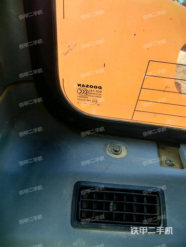 后窗玻璃角标(驾驶室部分) 后窗玻璃角标(驾驶室部分)