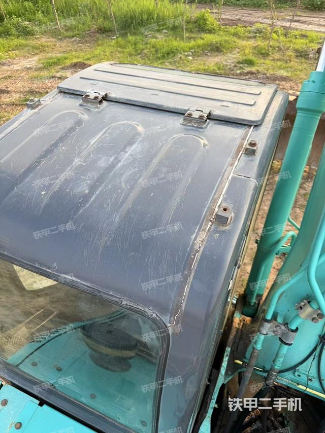 驾驶室顶部(整机外观) 驾驶室顶部(整机外观)