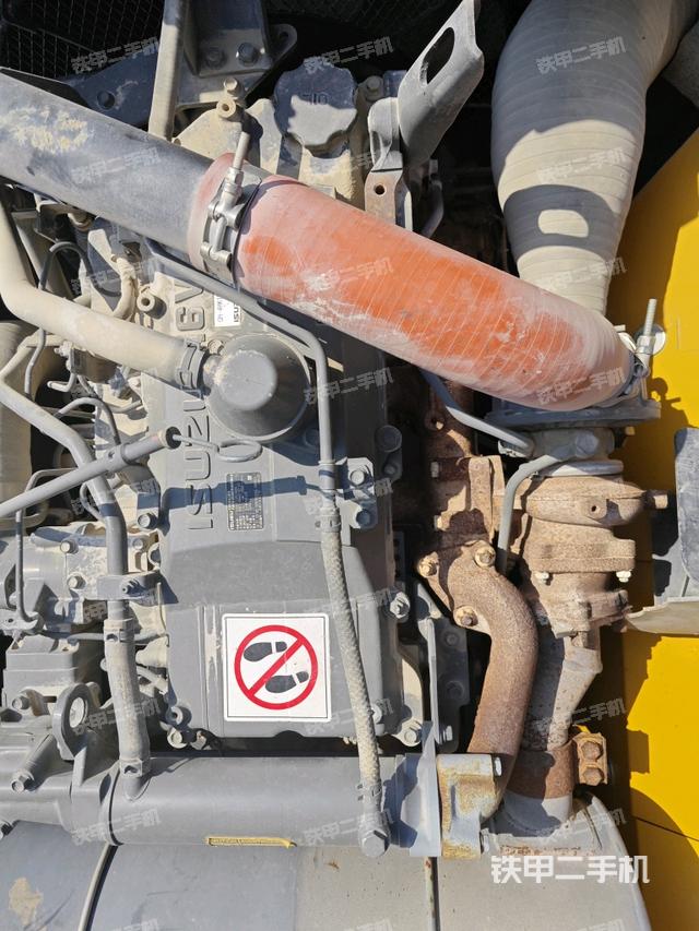 气门室盖螺丝特写(上车部件) 气门室盖螺丝特写(上车部件)