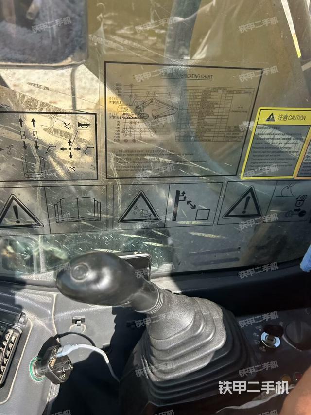 座椅右侧控制台/钥匙门/油门/含右手柄（驾驶室部分）