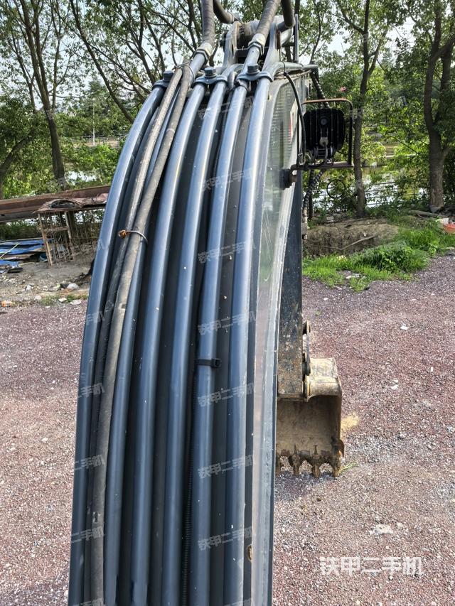 大臂背部俯视(工作和回转装置) 大臂背部俯视(工作和回转装置)