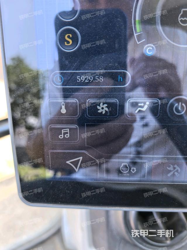 显示屏 (驾驶室部分) 显示屏 (驾驶室部分)