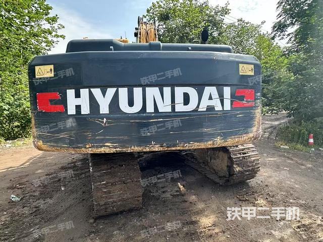 驾驶室顶部(整机外观) 驾驶室顶部(整机外观)