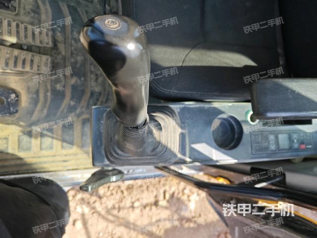 座椅左侧控制台/音响/含左手柄(驾驶室部分) 座椅左侧控制台/音响/含左手柄(驾驶室部分)