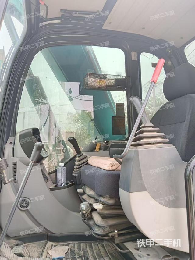 驾驶室整体(整机外观) 驾驶室整体(整机外观)