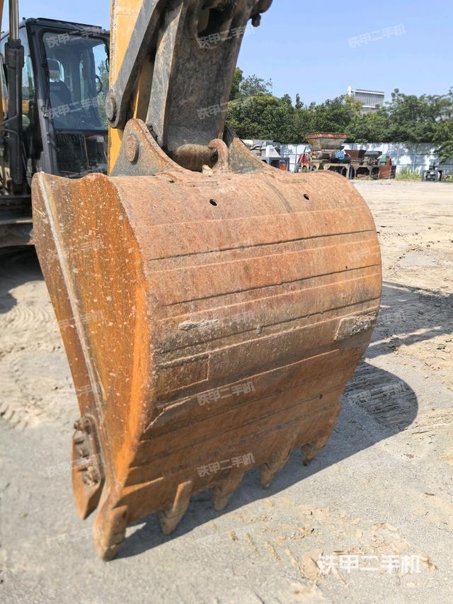 铲斗45度(工作和回转装置) 铲斗45度(工作和回转装置)