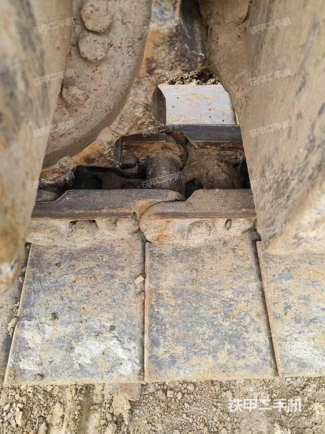 单侧履带整体(整机外观) 单侧履带整体(整机外观)