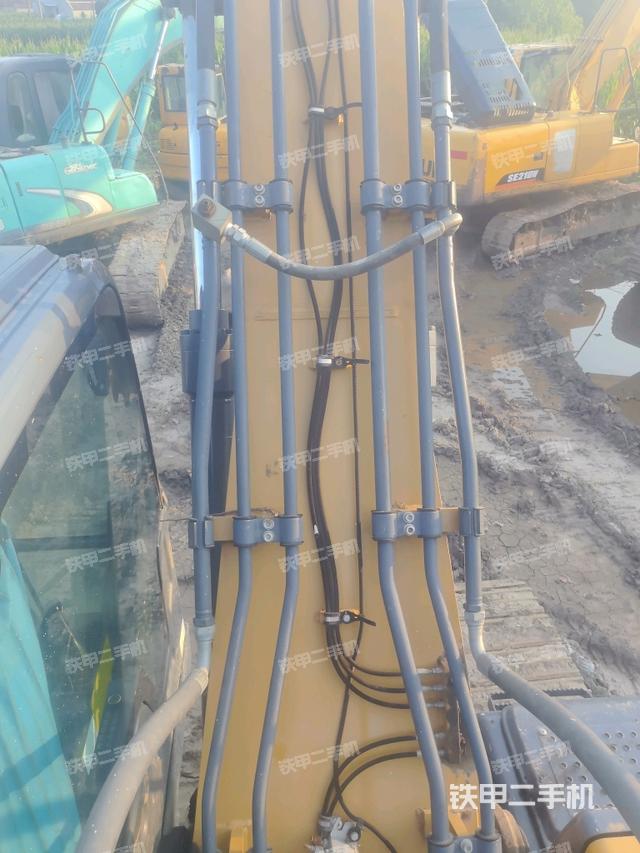 大臂背部俯视(工作和回转装置) 大臂背部俯视(工作和回转装置)