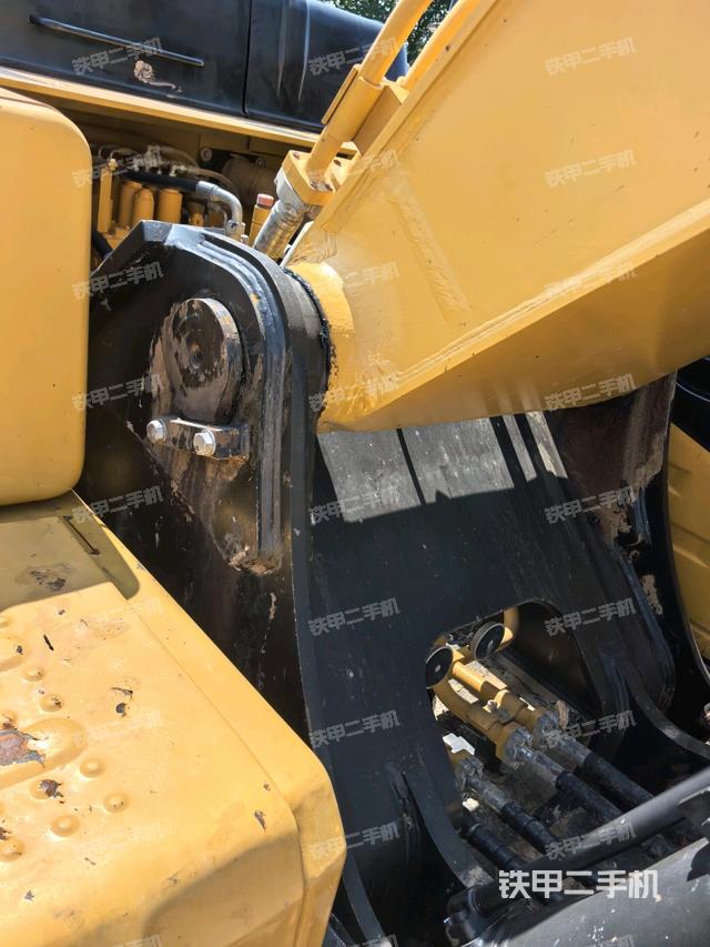 大臂根部 斜视(工作和回转装置) 大臂根部 斜视(工作和回转装置)