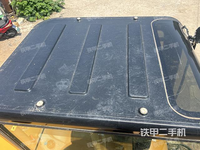 驾驶室顶部（整机外观）