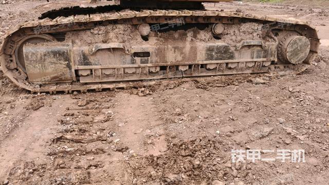 单侧履带整体(整机外观) 单侧履带整体(整机外观)