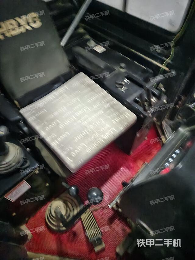 驾驶室操作台（设备外观及核心部件）