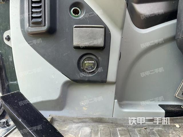 驾驶室整体(整机外观) 驾驶室整体(整机外观)