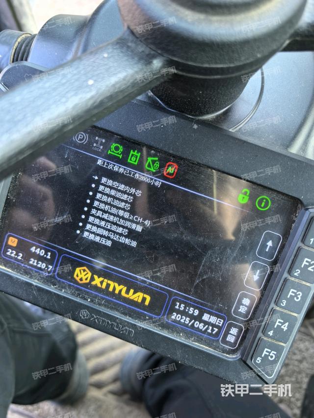 显示屏 (驾驶室部分) 显示屏 (驾驶室部分)