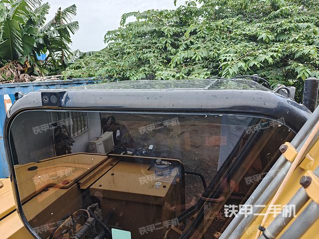 驾驶室顶部（整机外观）