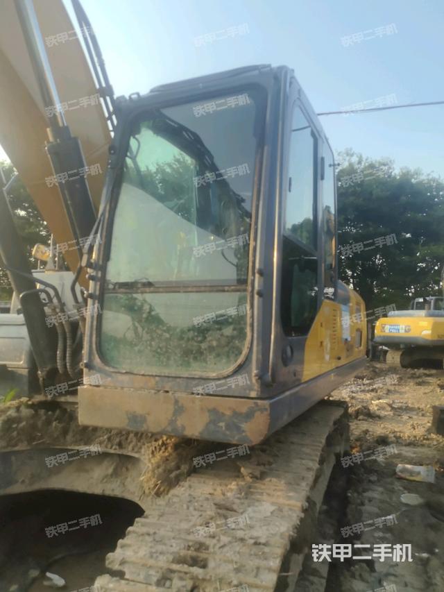 驾驶室左前45度(驾驶室部分) 驾驶室左前45度(驾驶室部分)