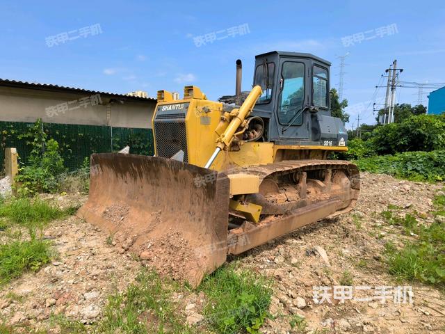 山推SD16標(biāo)準(zhǔn)型推土機(jī)