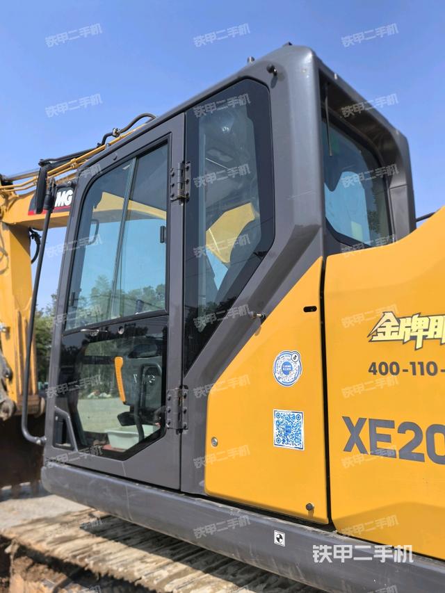 驾驶室左后45度(驾驶室部分) 驾驶室左后45度(驾驶室部分)