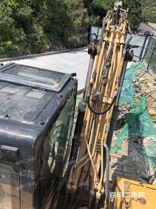 大臂背部俯视(工作和回转装置) 大臂背部俯视(工作和回转装置)