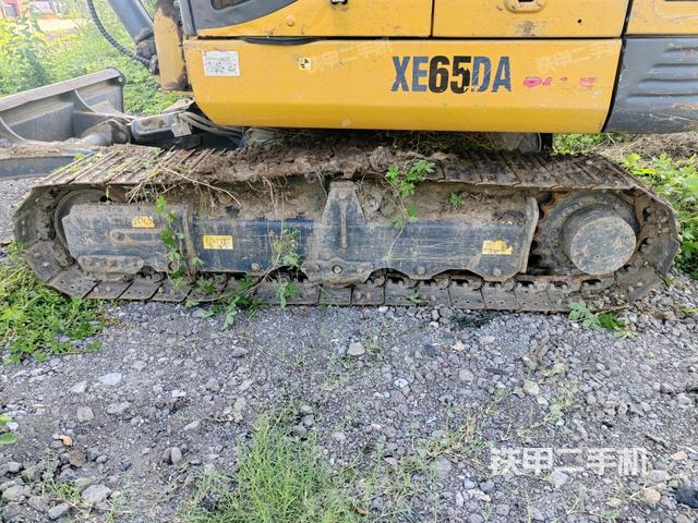 单侧履带整体(整机外观) 单侧履带整体(整机外观)