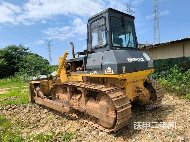 左后45°(推土机整车外观) 左后45°(推土机整车外观)