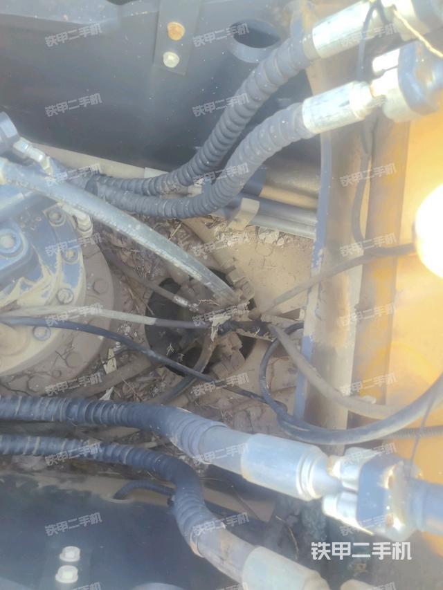 中央回转接头特写(上车部件) 中央回转接头特写(上车部件)